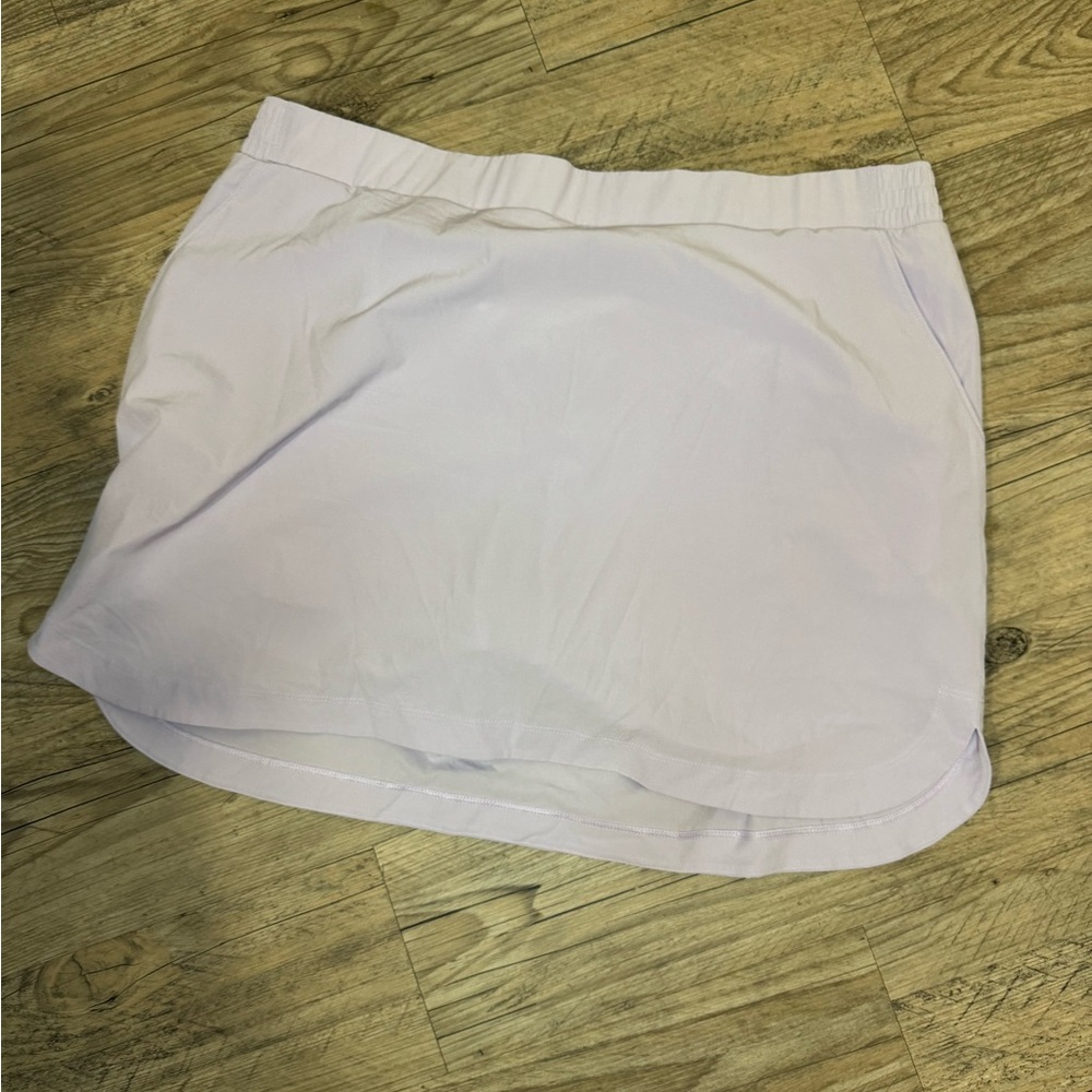 Women's Lavender Skort. Pockets. Curved hem.